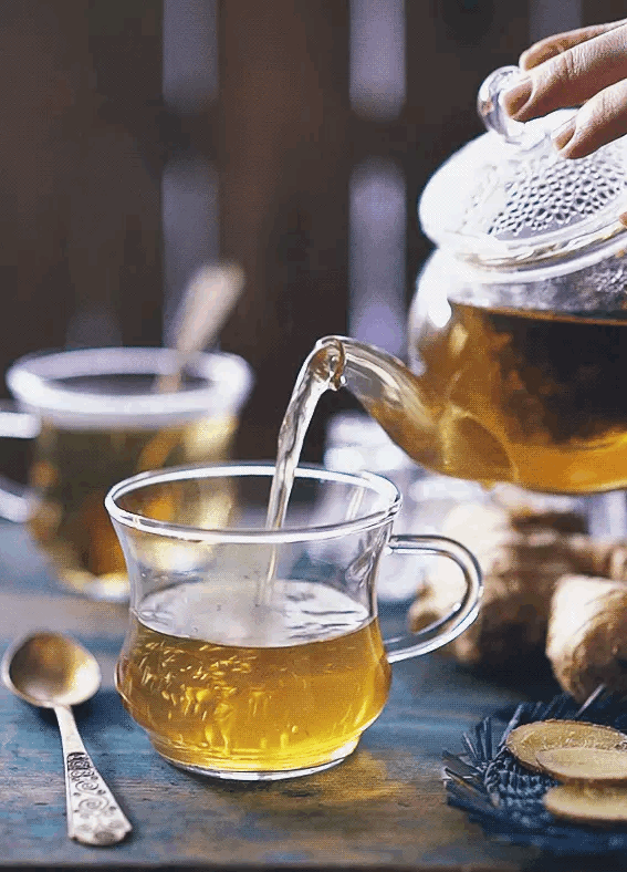 Sirviendo la infusión